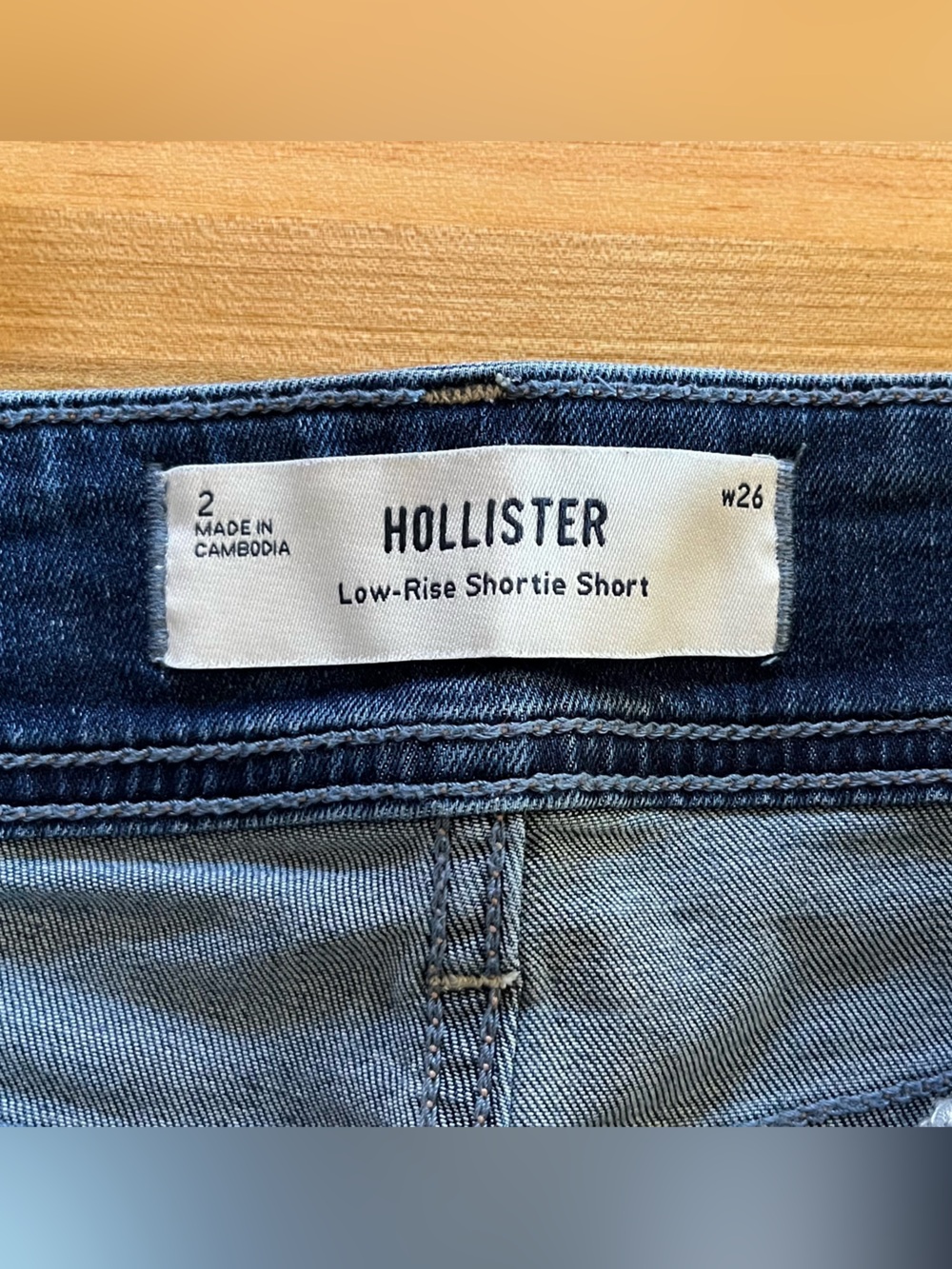 Hollister Low Rise Shortie Shorts- size 2 - Picture 3 of 8